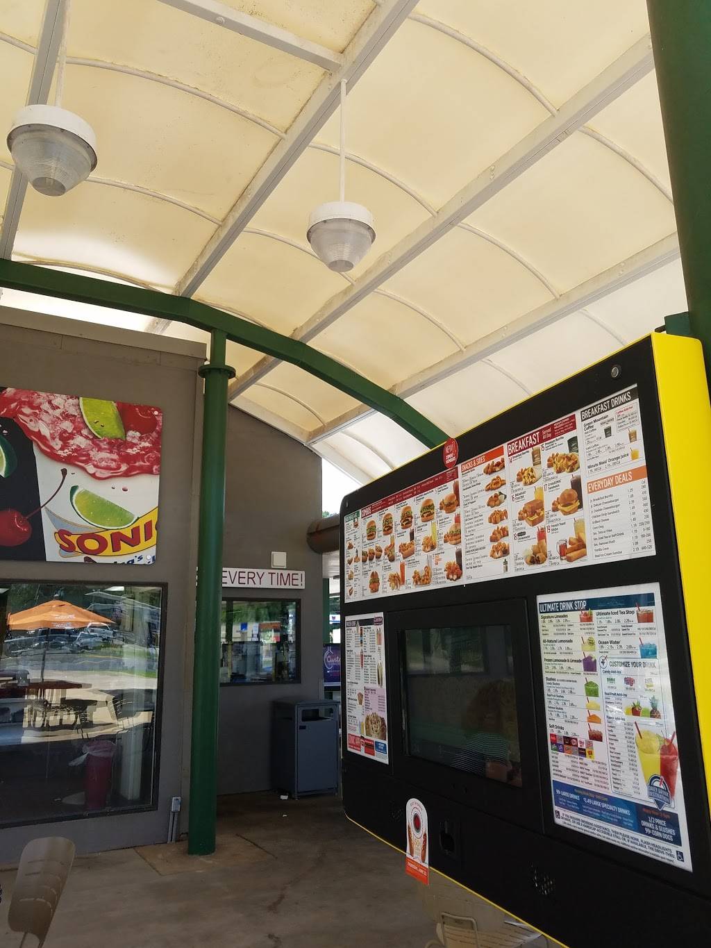 Sonic Drive-In | restaurant | 5003 Estes Pkwy, Lakeport, TX 75603, USA | 9036438611 OR +1 903-643-8611