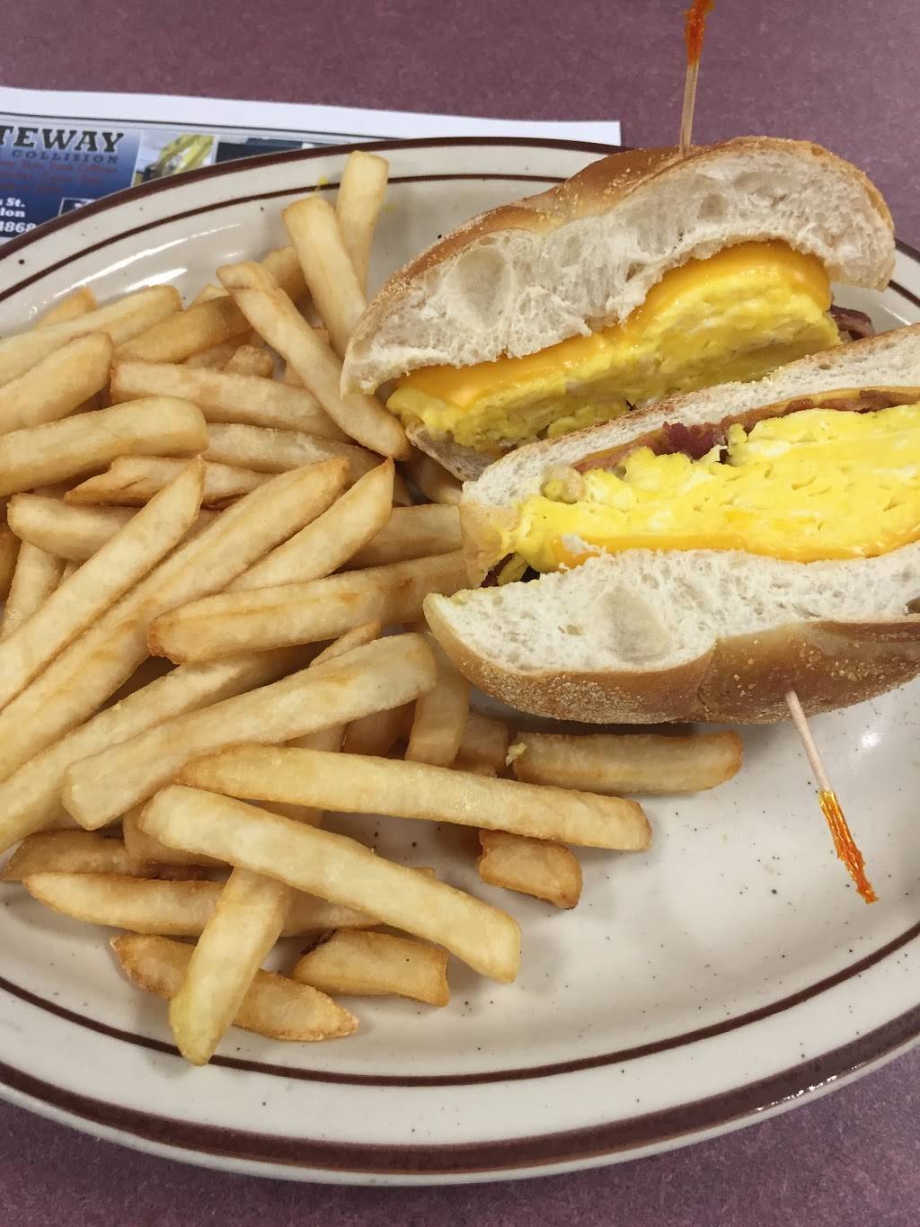 Lindy's Restaurant 161 S Wellwood Ave, Lindenhurst, NY 11757, USA