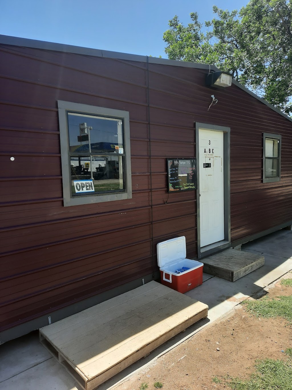 KBs Backyard Bbq | restaurant | 3 Ave B E, Haskell, TX 79521, USA | 3253386631 OR +1 325-338-6631
