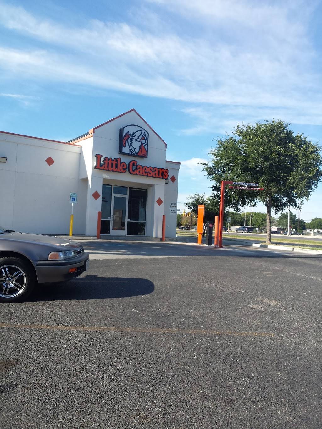 Lil Ceasars | restaurant | 9527 Poteet Jourdanton Fwy, San Antonio, TX 78211, USA | 2102331700 OR +1 210-233-1700