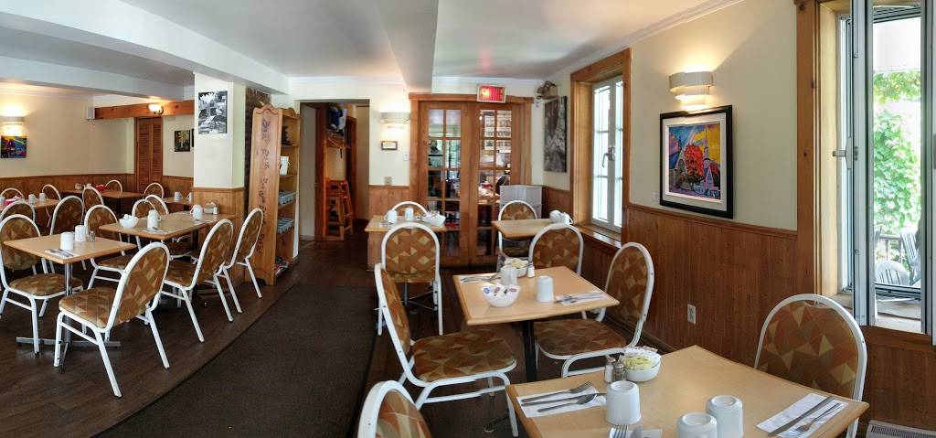 Cafe Du Vieux Beloeil Enr | restaurant | 934 Rue Richelieu, Beloeil, QC J3G 4P9, Canada | 4504640898 OR +1 450-464-0898