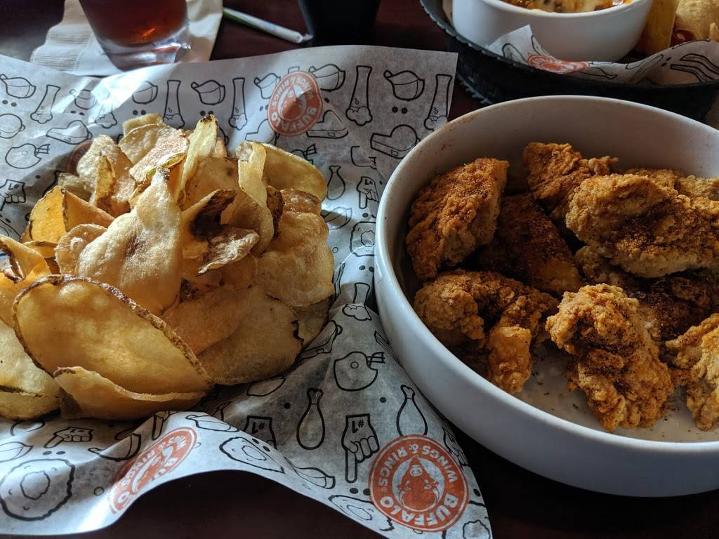 Buffalo Wings & Rings | restaurant | 12240 L St Suite 109, Omaha, NE 68137, USA | 4026147300 OR +1 402-614-7300