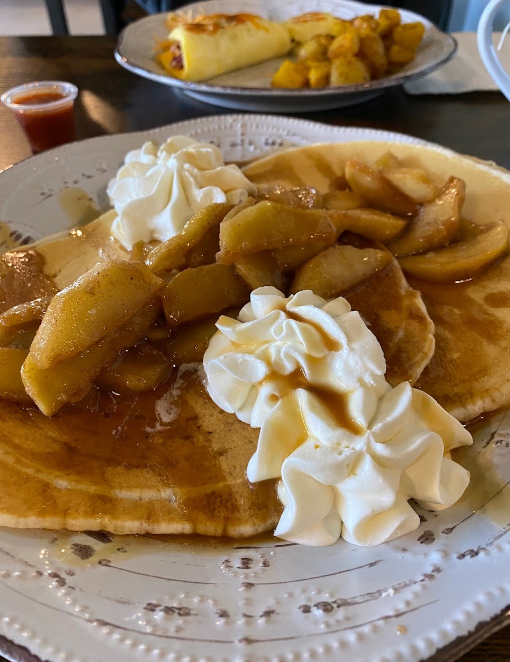 2 Wolves Tearoom | restaurant | 8065 S Main St, Helen, GA 30545, USA | 7068922958 OR +1 706-892-2958