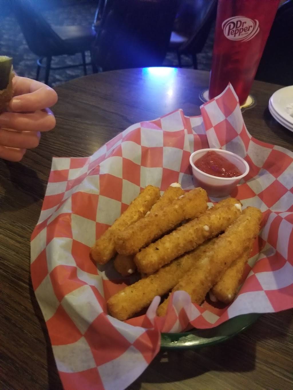 Isles Pub & Pizza | restaurant | 6232 Havelock Ave, Lincoln, NE 68507, USA | 4024641858 OR +1 402-464-1858