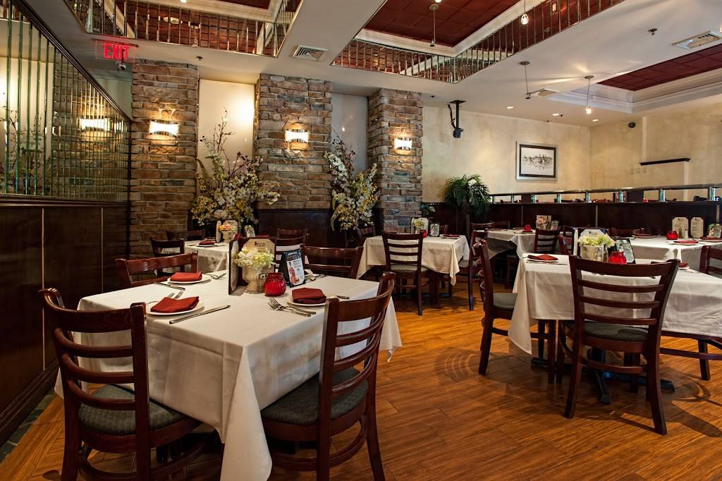 Royal Warsaw | restaurant | 871 River Dr, Elmwood Park, NJ 07407, USA | 2017949277 OR +1 201-794-9277