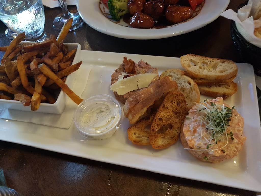 Les Tire-Bouchons | restaurant | 82 Rue du Roi, Sorel-Tracy, QC J3P 4M8, Canada | 4508553473 OR +1 450-855-3473