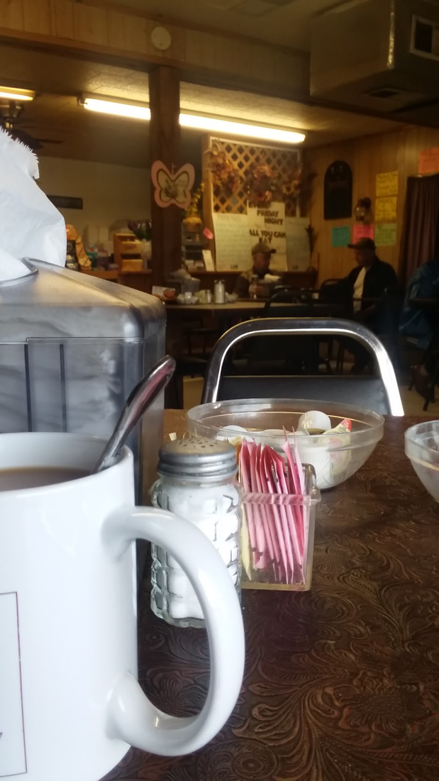 Log Cabin Cafe | restaurant | Ellsinore, MO 63937, USA | 5733220440 OR +1 573-322-0440