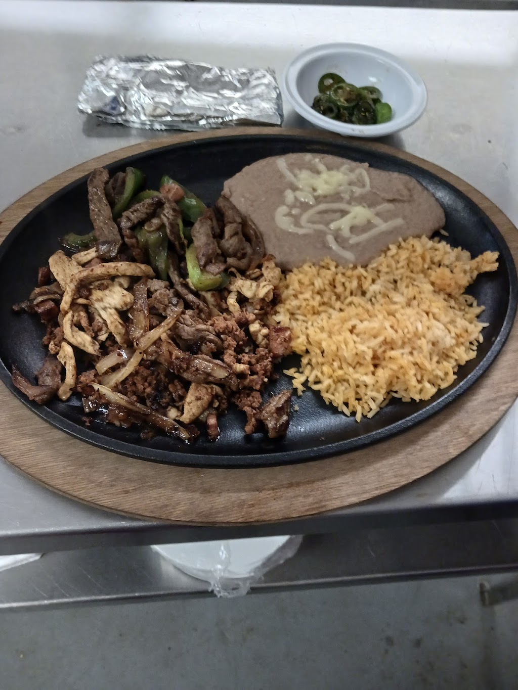 Los Primos | restaurant | 2002 Lake Dr, Perryville, MO 63775, USA | 5736051060 OR +1 573-605-1060