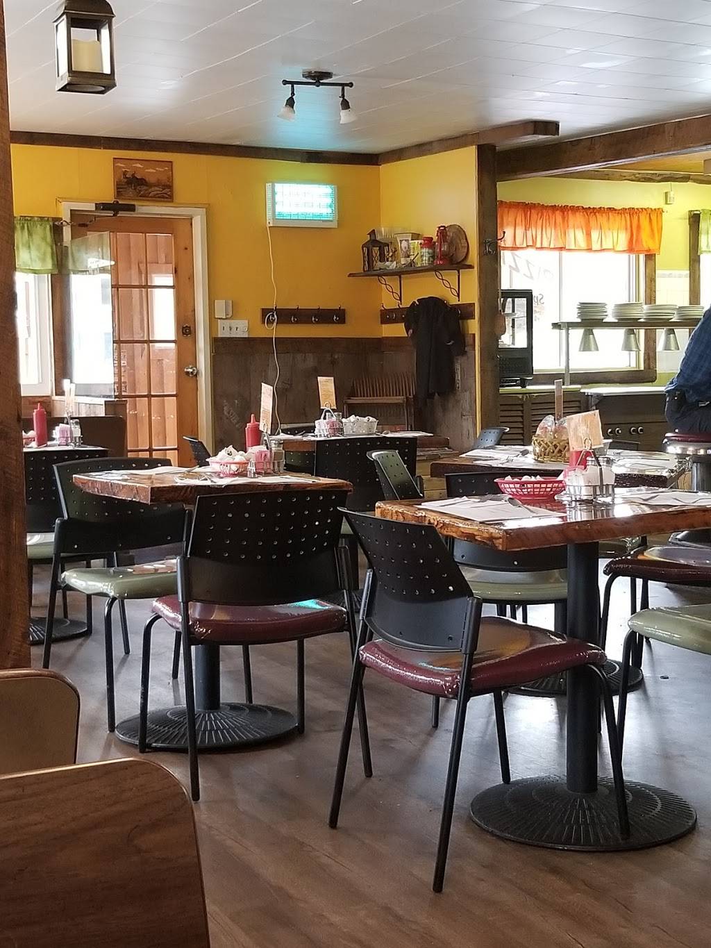Restaurant Au Gourmet | restaurant | 1092 QC-132, Odanak, QC J0G 1H0, Canada | 4505683000 OR +1 450-568-3000