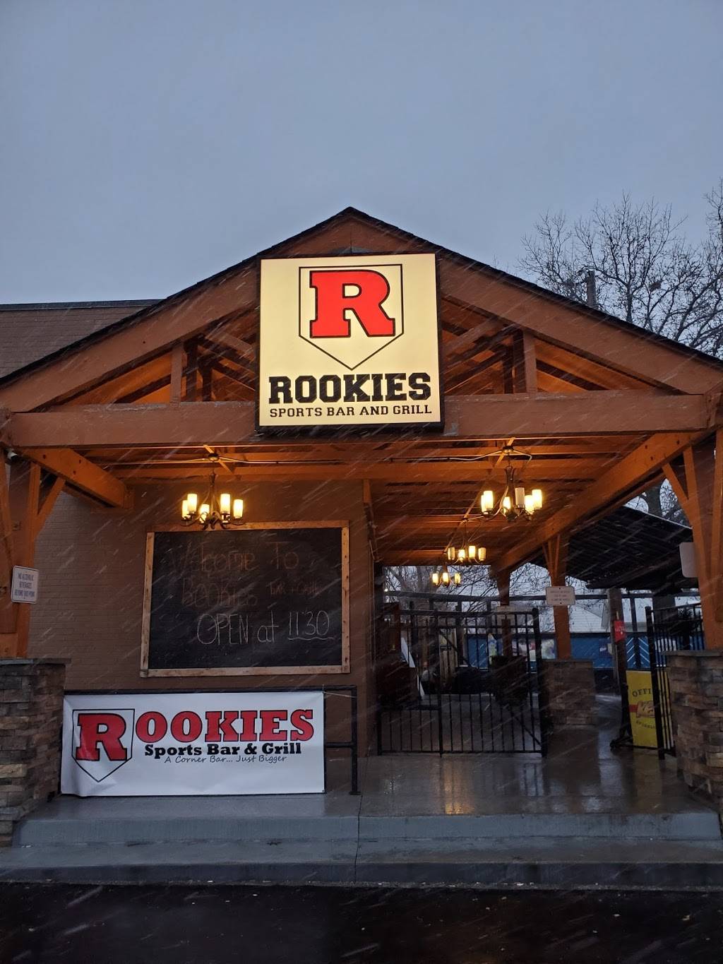 Rookies Sports Bar & Grill - Parma - Restaurant | 5513 Pearl Rd, Parma