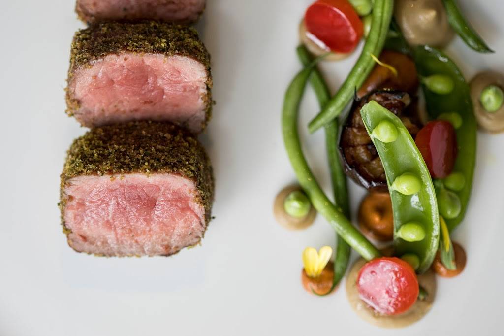 Restaurant Le Hatley | restaurant | 575 Rue Hovey, North Hatley, QC J0B 2C0, Canada | 8198422421 OR +1 819-842-2421