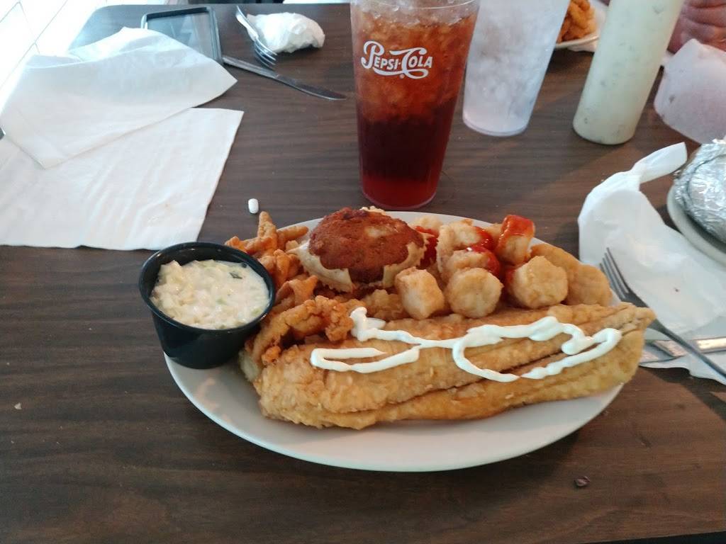Dale's Seafood 100 Lakeshore Dr, Lake Waccamaw, NC 28450, USA