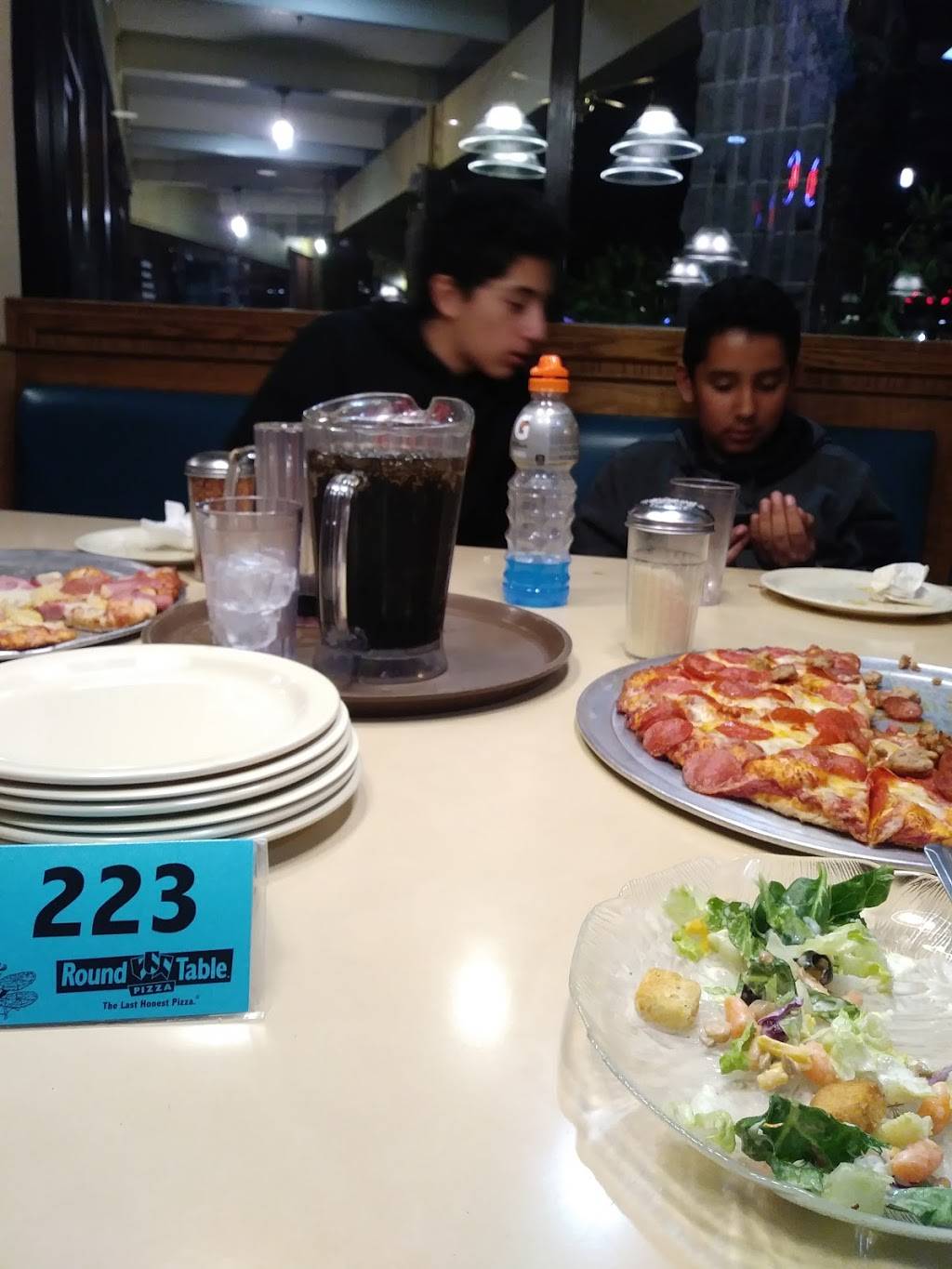 Round Table Pizza | meal delivery | 1791 Marlow Rd, Santa Rosa, CA 95401, USA | 7075278686 OR +1 707-527-8686