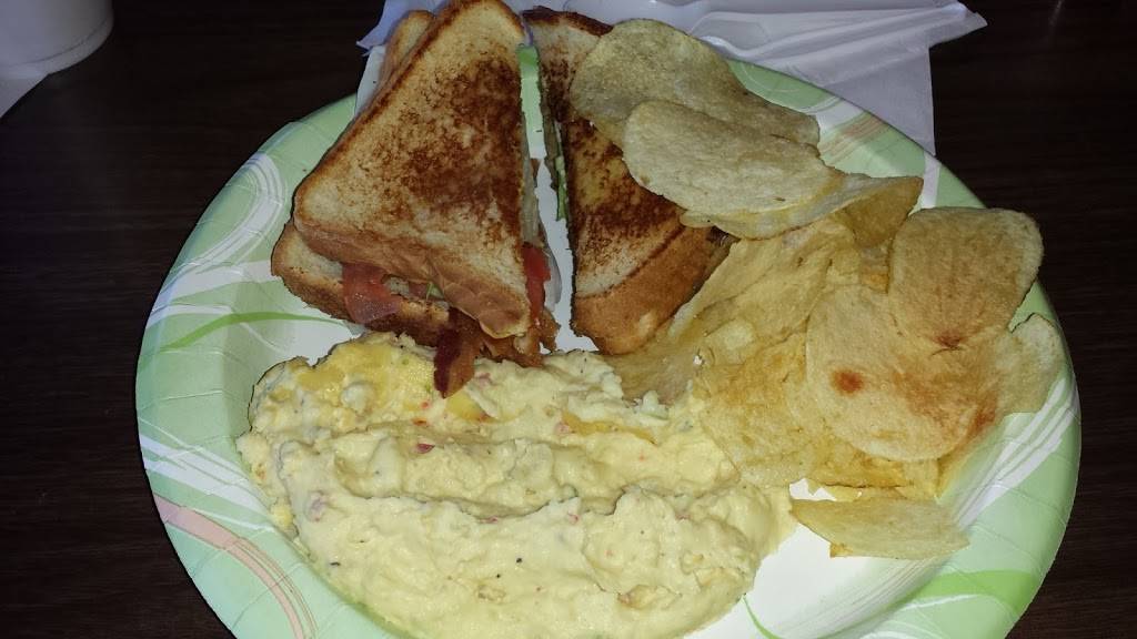 Finneys Sandwich Shop | meal takeaway | 1009 Main St, Tupelo, MS 38801, USA | 6628421746 OR +1 662-842-1746