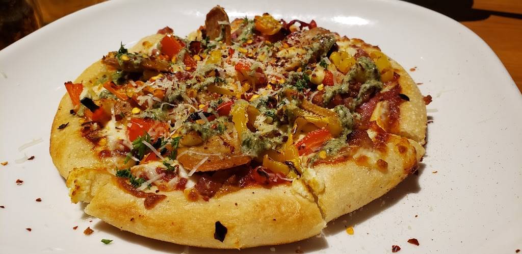 Boston Pizza | restaurant | 7680 Markham Rd, Markham, ON L3S 3K1, Canada | 9052010477 OR +1 905-201-0477