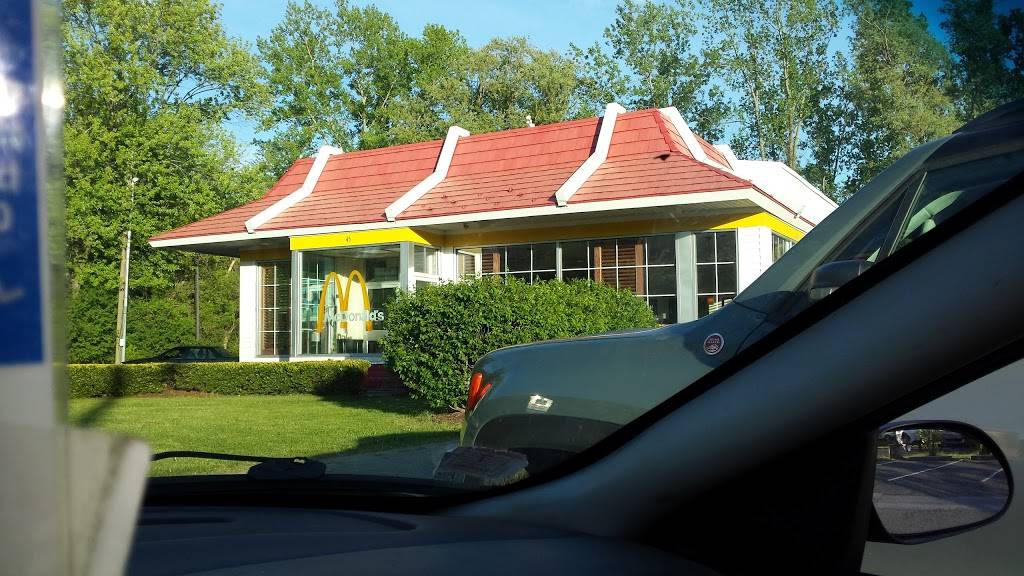 McDonalds | cafe | 445 W Housatonic St, Pittsfield, MA 01201, USA | 4134424629 OR +1 413-442-4629