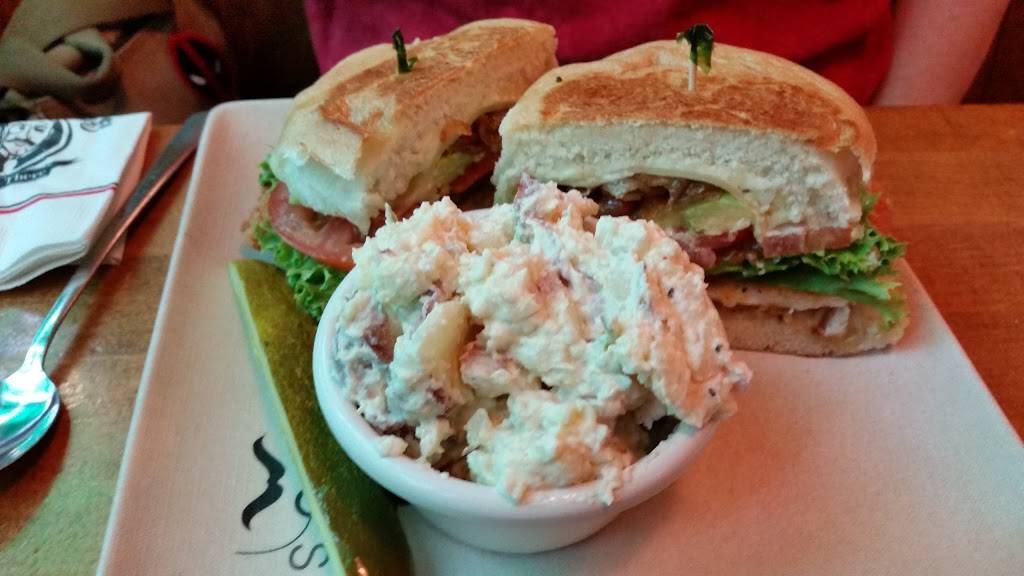 Macados | restaurant | 4237 VA-419, Cave Spring, VA 24018, USA | 5407769884 OR +1 540-776-9884