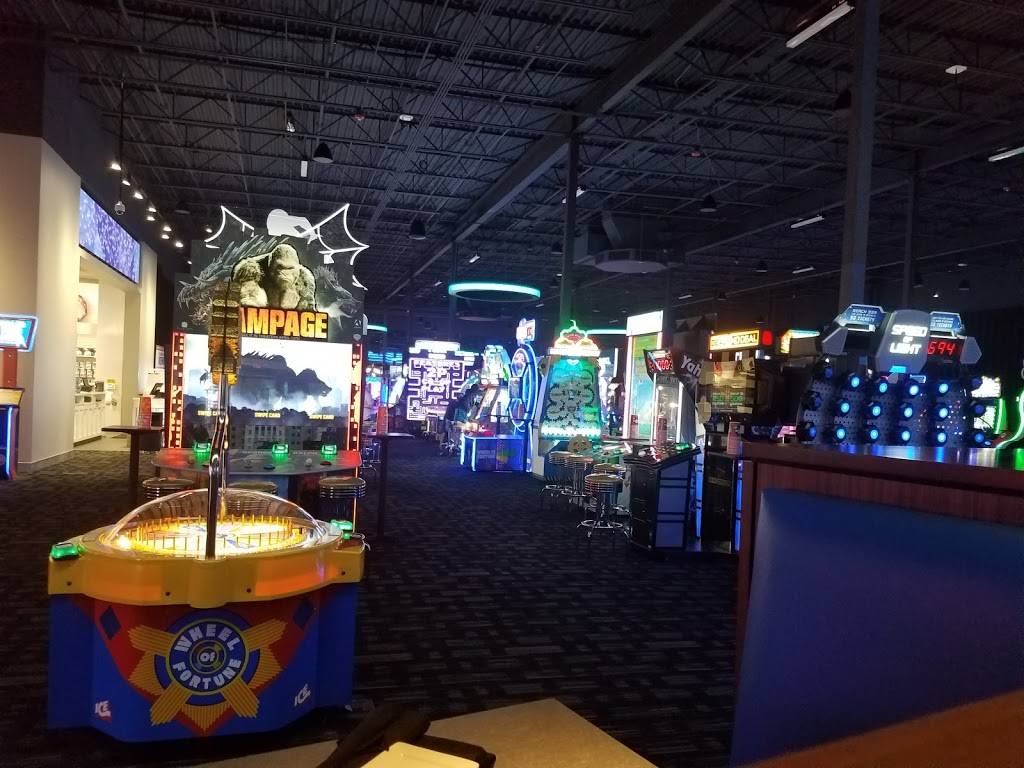 Dave & Buster's - Restaurant | 9870 Berwyn Ave, Rosemont, IL 60018, USA