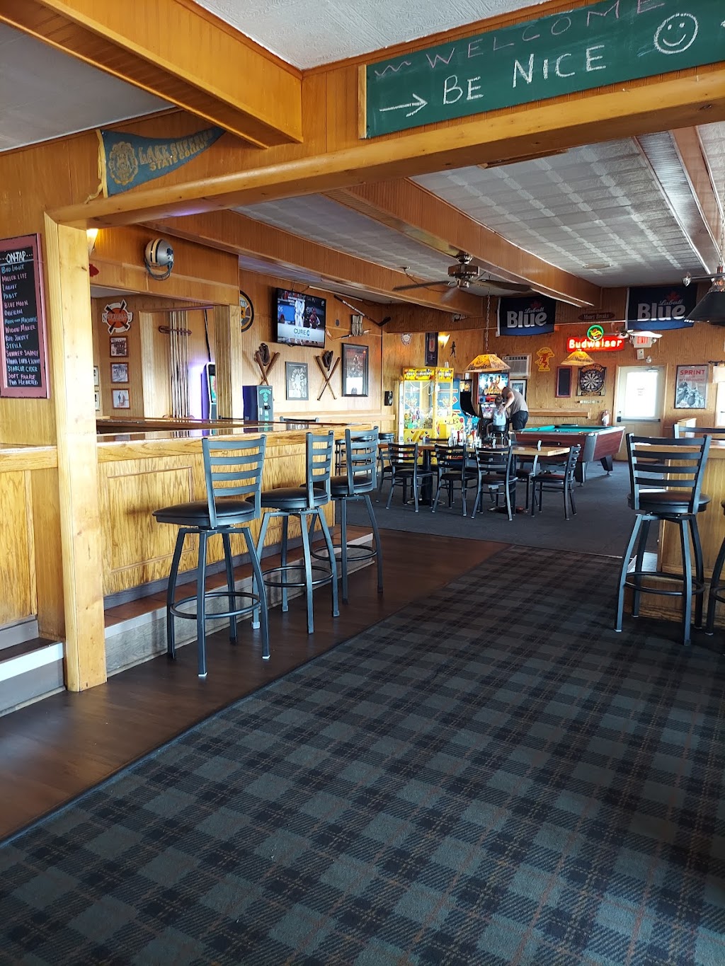 The Driftwood Motel Restaurant & Sports Bar | 590 N State St, St Ignace 