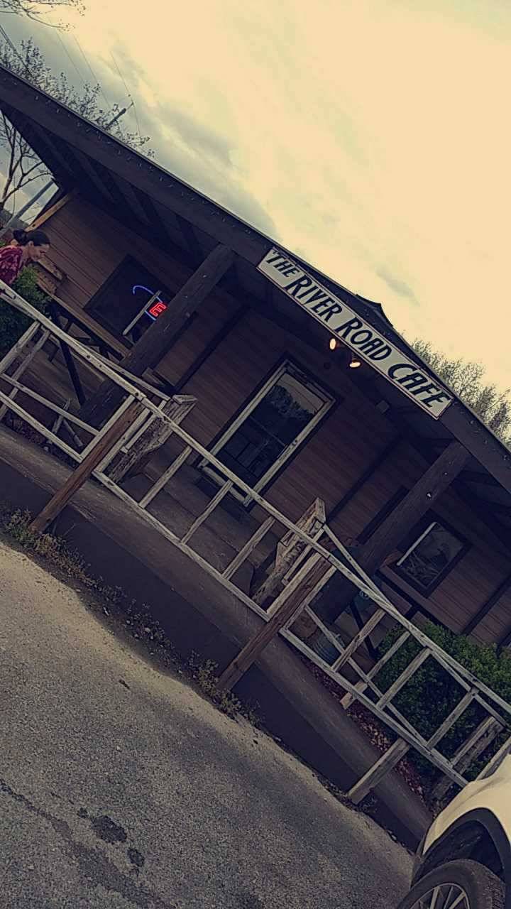 River Road Cafe | restaurant | 3701 River Rd, Muscle Shoals, AL 35661, USA | 2564465917 OR +1 256-446-5917
