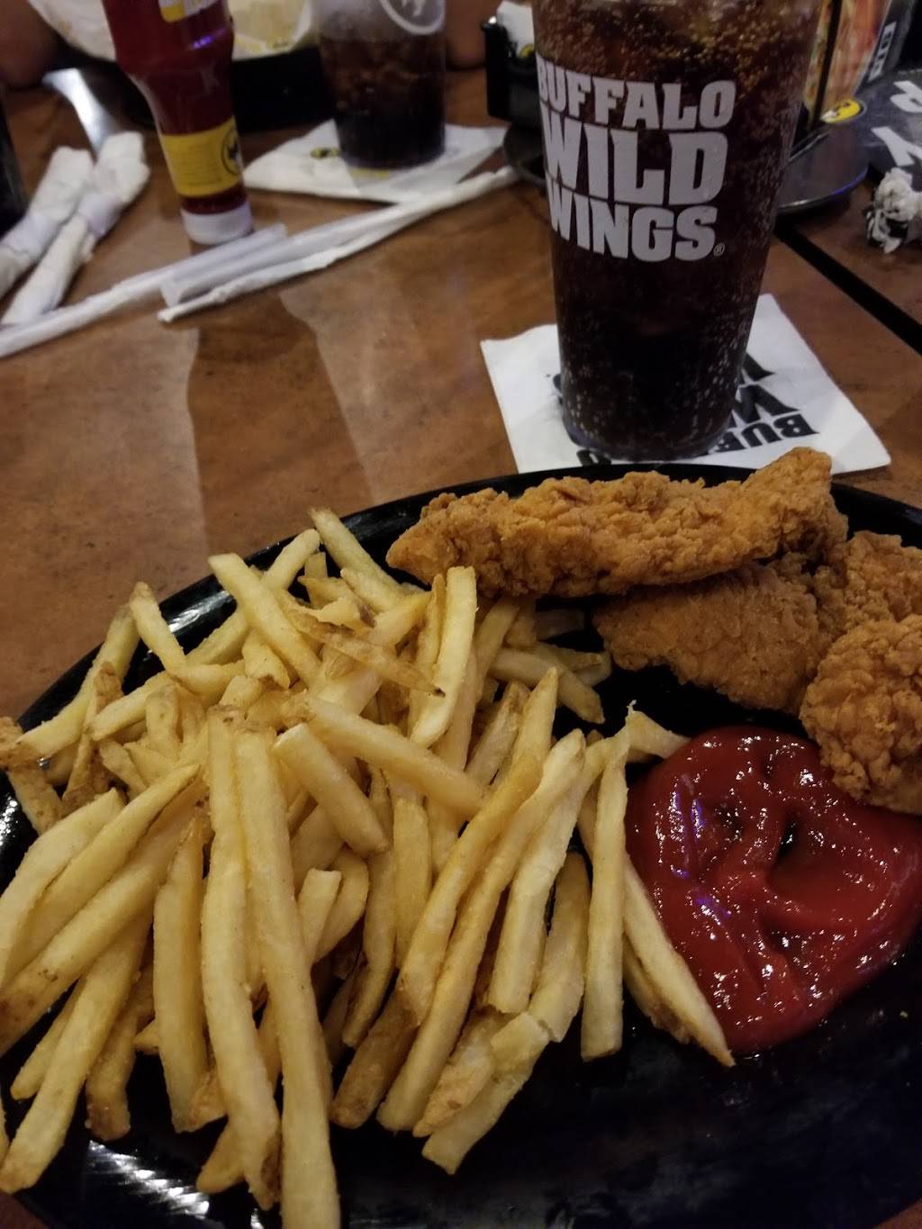 Buffalo Wild Wings Restaurant 1447 Richmond Ave, Staten Island, NY
