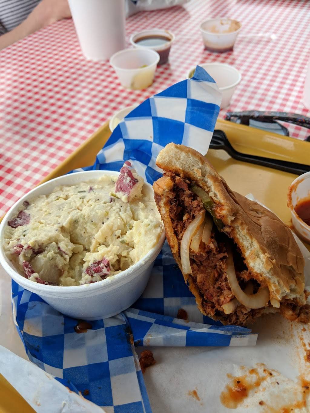 Old 300 BBQ | restaurant | 318 4th St, Blanco, TX 78606, USA | 8308331227 OR +1 830-833-1227