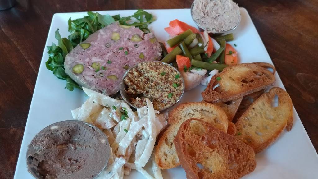 Gravenstein Grill | restaurant | 8050 Bodega Ave, Sebastopol, CA 95472, USA | 7076346142 OR +1 707-634-6142
