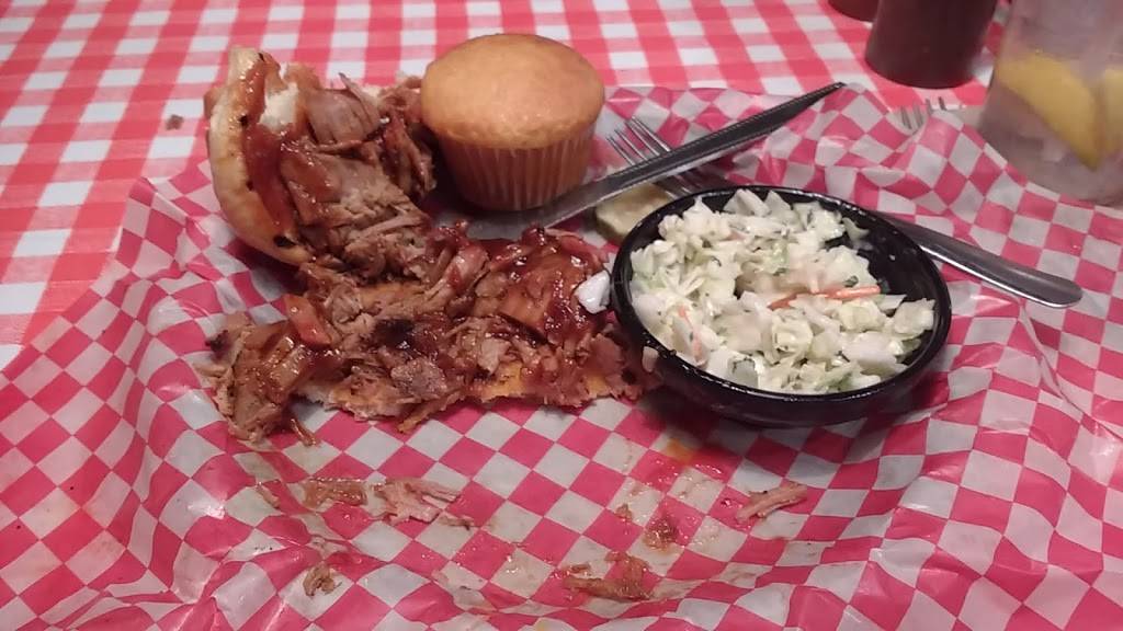 Famous Daves Bar-B-Que | restaurant | 1110 E Kimberly Rd, Davenport, IA 52807, USA | 5633888555 OR +1 563-388-8555
