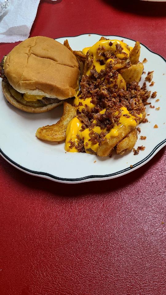 Woods Dariette | restaurant | MO-72, Bunker, MO 63629, USA | 5736892033 OR +1 573-689-2033