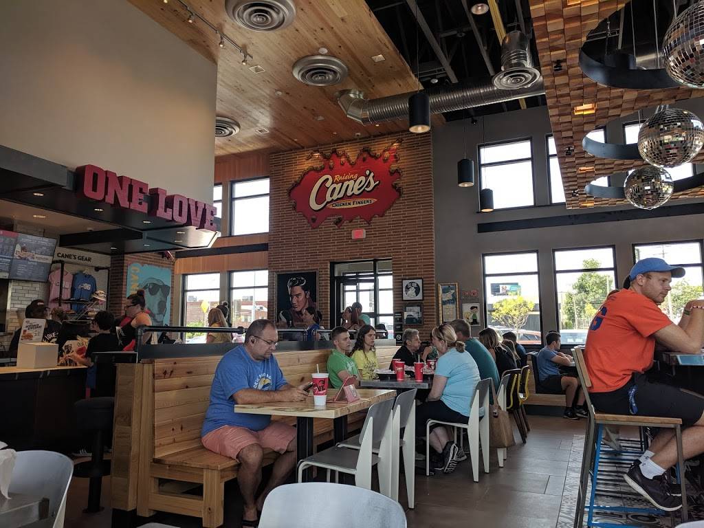 Raising Canes Chicken Fingers | meal takeaway | 805 S Vandeventer Ave, St. Louis, MO 63110, USA | 3143714025 OR +1 314-371-4025