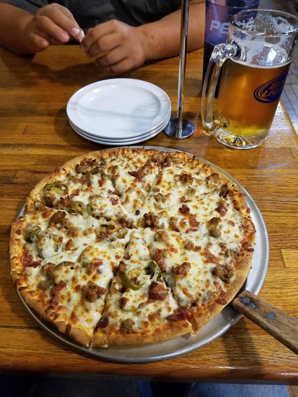 Geneos Pizza and Pub | restaurant | 809 Francis St, St Joseph, MO 64501, USA | 8162324000 OR +1 816-232-4000