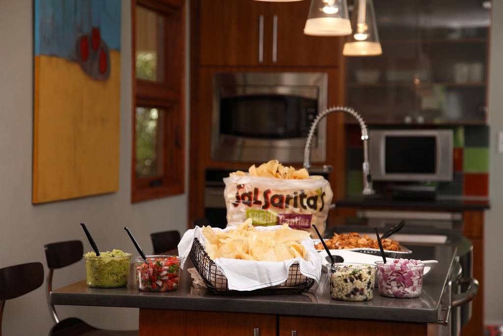 Salsaritas Fresh Mexican Grill | restaurant | 8400 Park Rd, Charlotte, NC 28210, USA | 7046439500 OR +1 704-643-9500