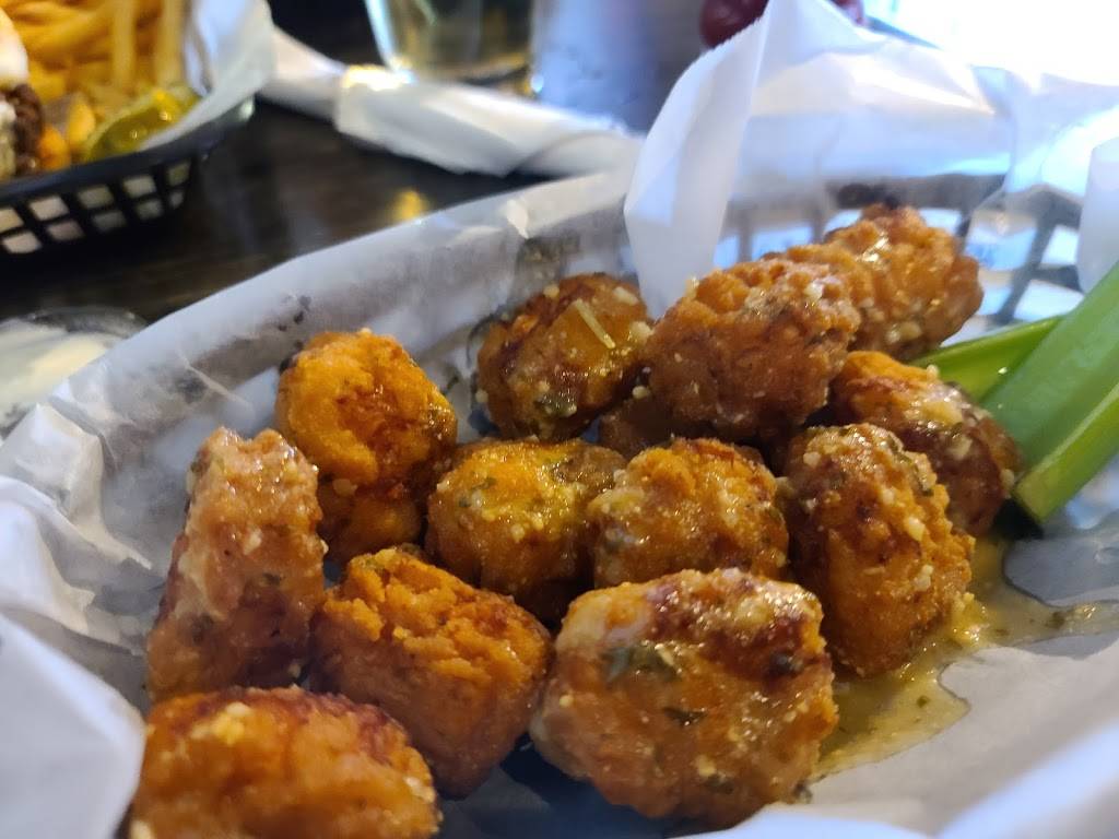 Rivals Bar & Grill | restaurant | 3100 Osborne Dr E #100, Hastings, NE 68901, USA | 4028340526 OR +1 402-834-0526