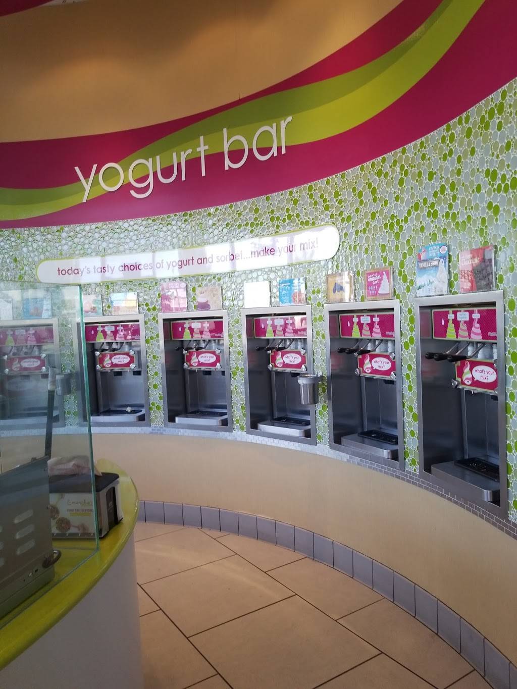 Menchies Frozen Yogurt | bakery | 4017 WI-28, Kohler, WI 53044, USA | 9204598580 OR +1 920-459-8580