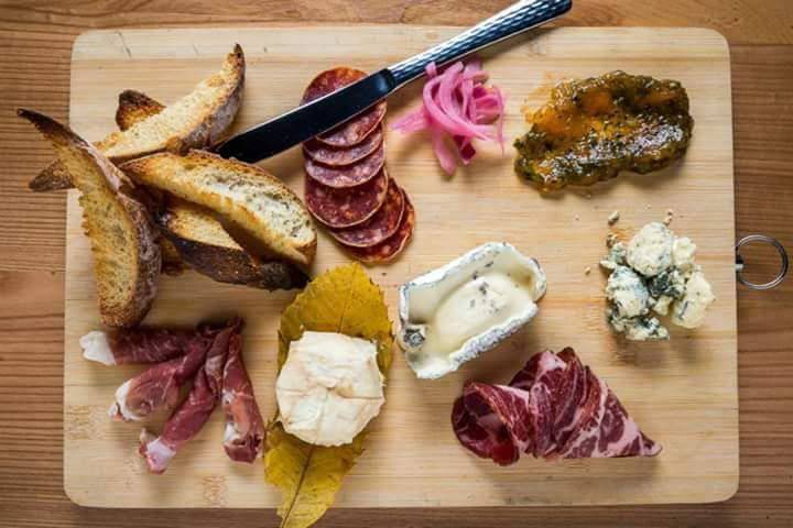 Francis & Mount | restaurant | 131 N Washington St, Crawfordsville, IN 47933, USA | 7659188858 OR +1 765-918-8858