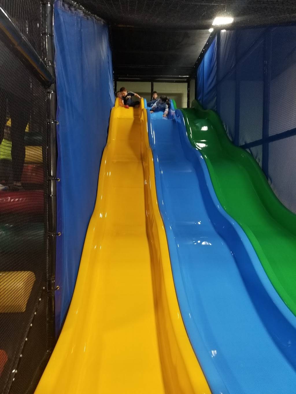 Bumblebee Play Cafe | cafe | 1015 N Randall Rd, Elgin, IL 60123, USA | 8477423000 OR +1 847-742-3000