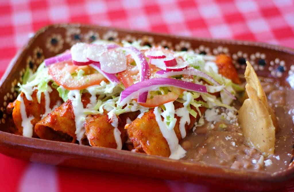 Tacos de Guisado La Vianda | restaurant | Carretera Federal 3 Km.102, El Sauzal, 22760 El Sauzal, B.C., Mexico | 016461746716 OR +52 646 174 6716