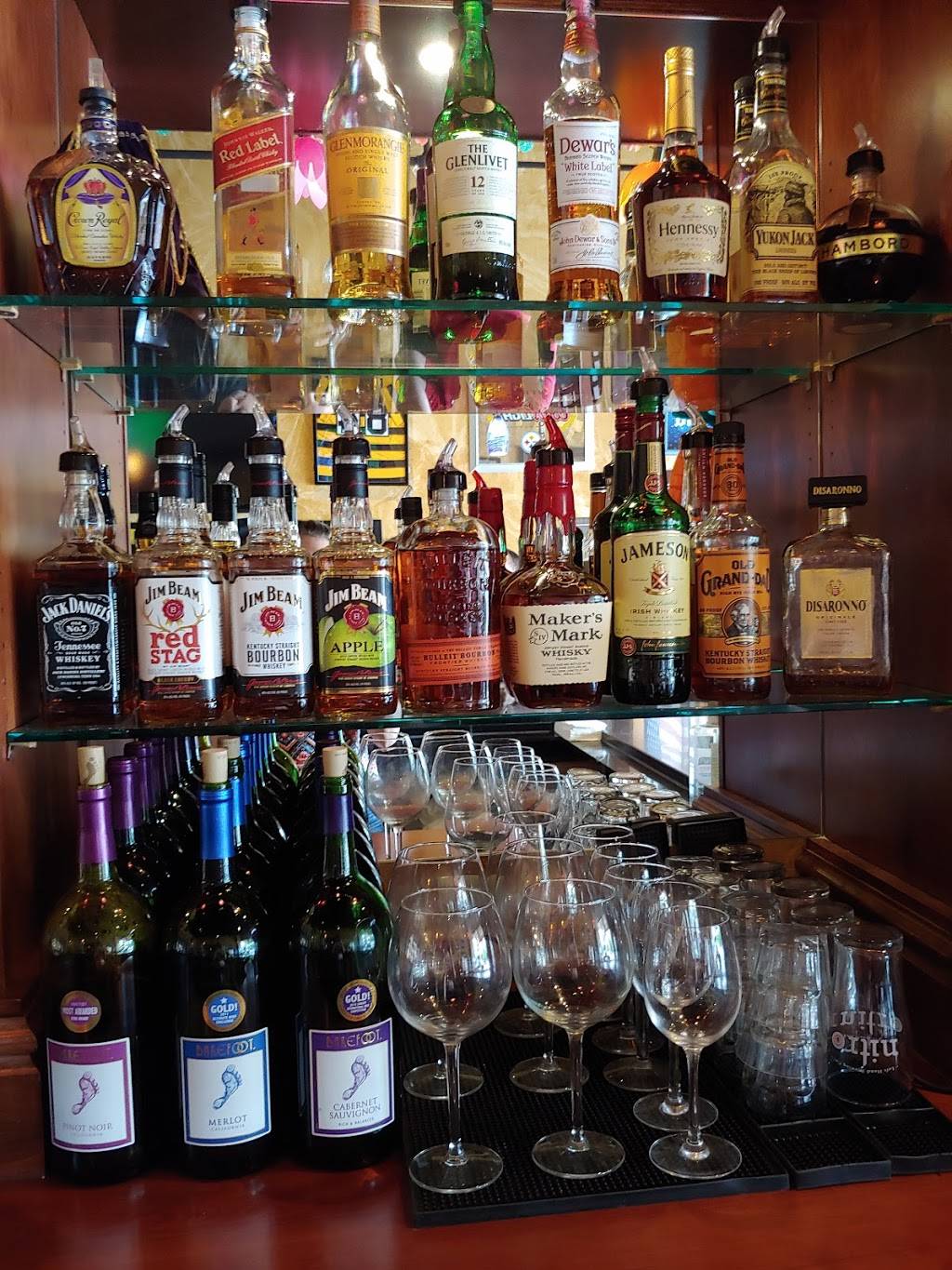 Gino Brothers Pizzeria & Bar | restaurant | 55 Alpha Dr W, Pittsburgh, PA 15238, USA | 4128204466 OR +1 412-820-4466