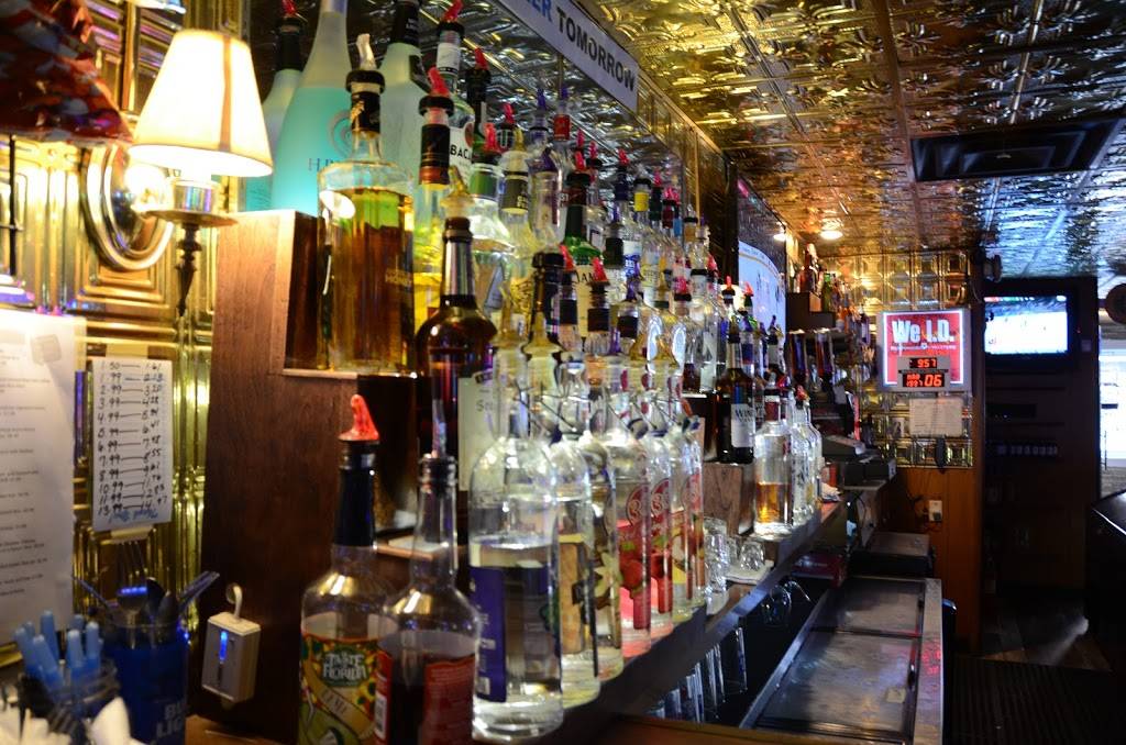 Moores Bar & Restaurant | restaurant | 17 S Indiana St, Greencastle, IN 46135, USA | 7656539939 OR +1 765-653-9939