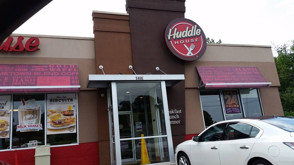 Huddle House | meal takeaway | 1402 County Park Rd, Scottsboro, AL 35769, USA | 2565750300 OR +1 256-575-0300