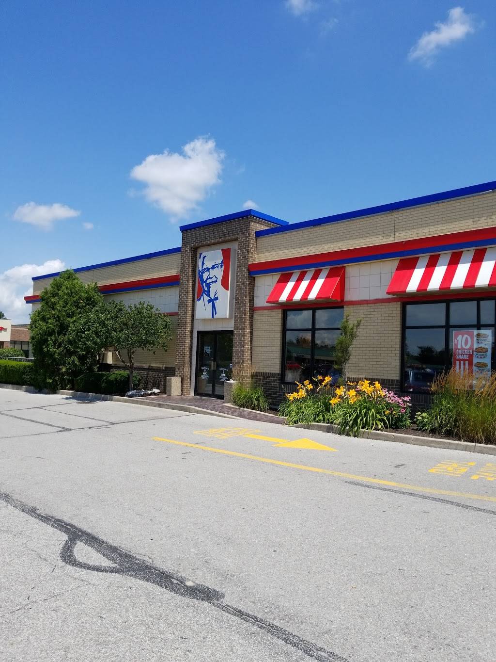 KFC | restaurant | 595 E Dupont Rd, Fort Wayne, IN 46825, USA | 2604978228 OR +1 260-497-8228