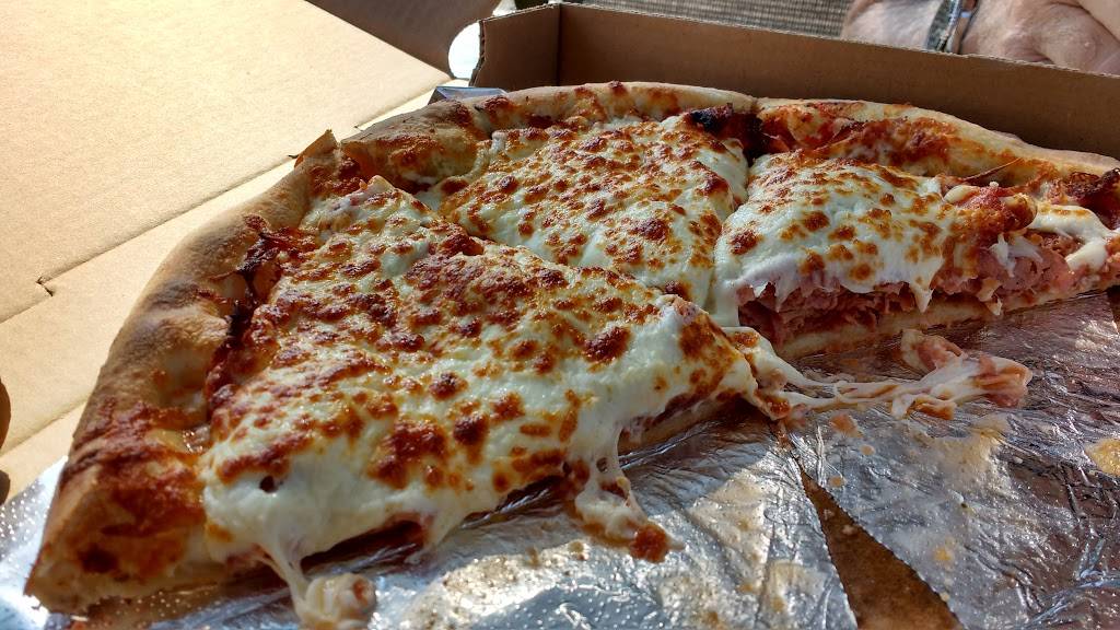 Pignon Rouge Louiseville | meal takeaway | 491 Bd St Laurent E, Louiseville, QC J5V 1J1, Canada | 8192283811 OR +1 819-228-3811