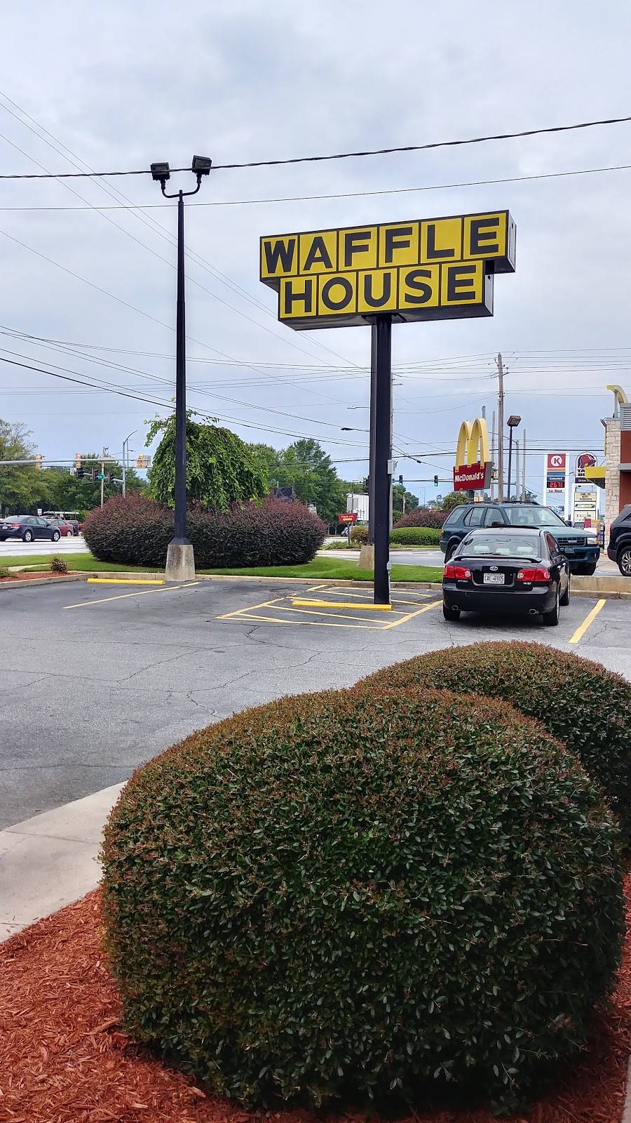 Waffle House Meal takeaway 1326 Veterans Pkwy, Columbus, GA 31901, USA