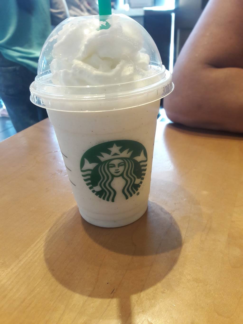 Starbucks 6021 Pacific Blvd, Huntington Park, CA 90255, USA
