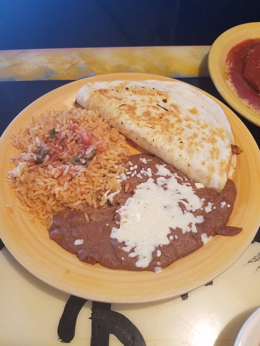 El Lobo Rojo | restaurant | 106 N Main St, De Soto, MO 63020, USA | 6363375509 OR +1 636-337-5509