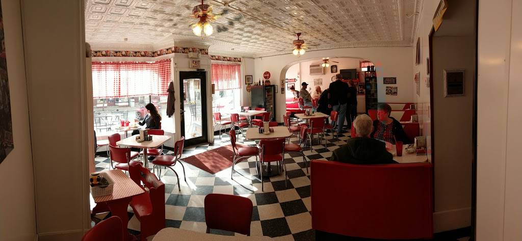 Newellstown Diner | restaurant | 145 W Main St, St Clairsville, OH 43950, USA | 7406951364 OR +1 740-695-1364