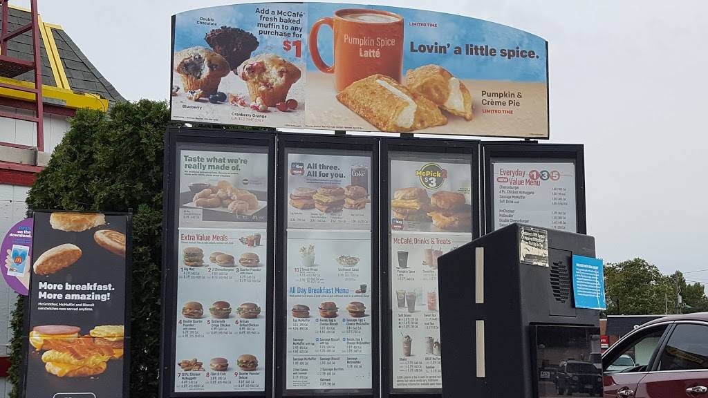 McDonalds | cafe | 11 W Jackson St, Sullivan, IL 61951, USA | 2177282341 OR +1 217-728-2341