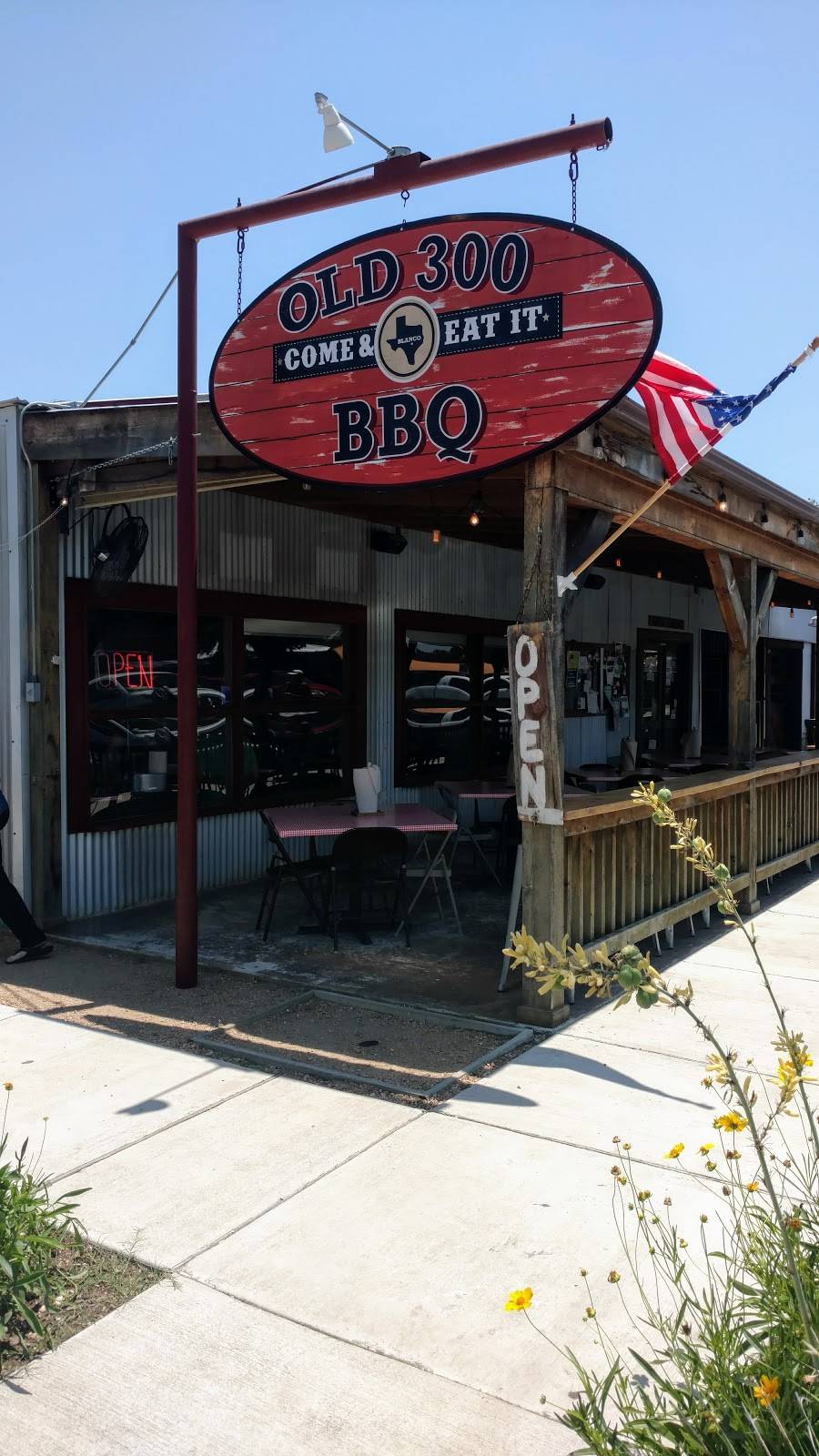 Old 300 BBQ | restaurant | 318 4th St, Blanco, TX 78606, USA | 8308331227 OR +1 830-833-1227
