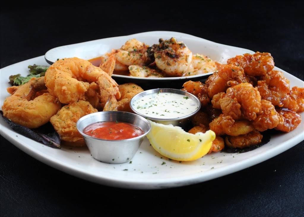 Half Shell Oyster House | restaurant | 777 Beach Blvd, Biloxi, MS 39530, USA | 2282073330 OR +1 228-207-3330