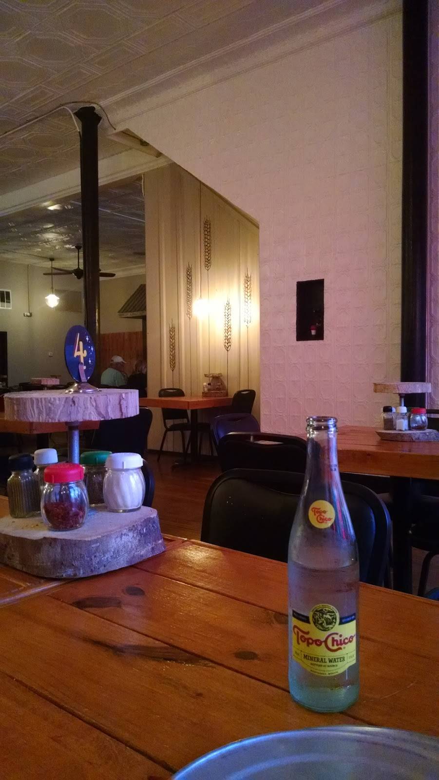 Loop & Lils Pizza | restaurant | 107 N Main St, Lockhart, TX 78644, USA | 5126683108 OR +1 512-668-3108